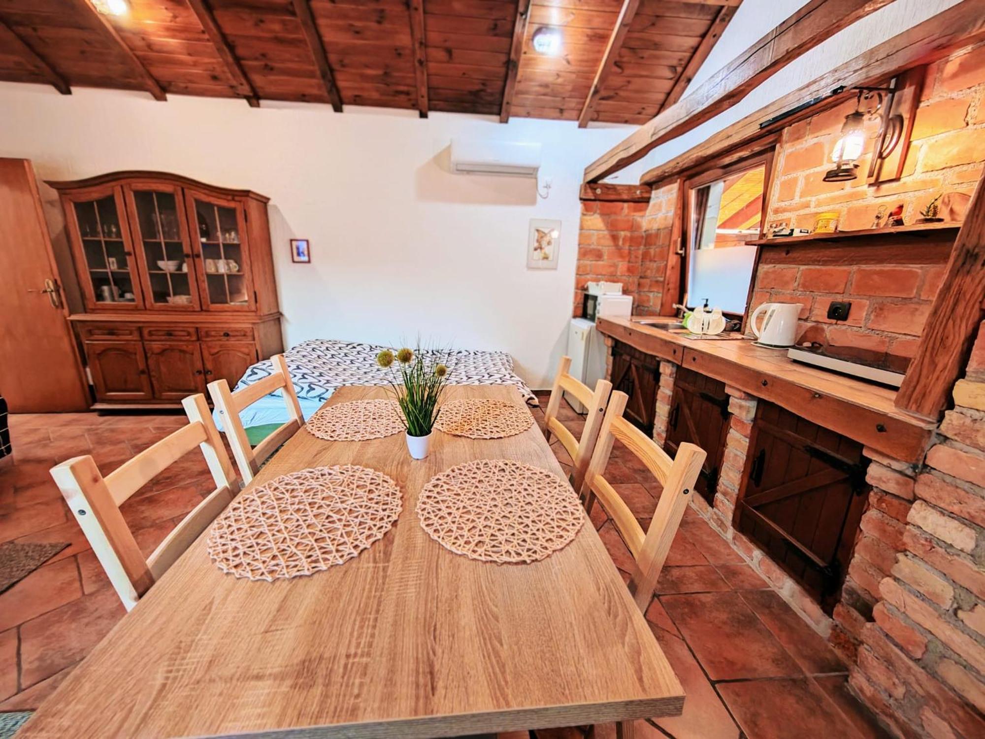Studio Apartman Buteo Jastrebarsko Exterior foto